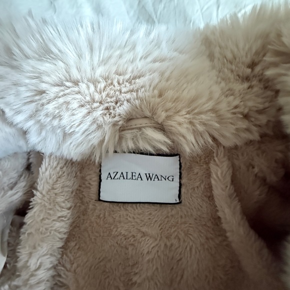 Elegant Faux Leather Cream Fur-Trimmed Women's Coat - Picture 3 of 4